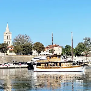 Rhythm Floating - Hotel en barco Zadar
