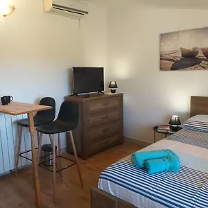 Peaceful Studio Apartman